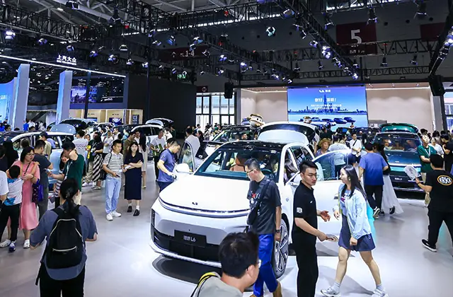 从擦边到擦地，卖车直播获客越来越难