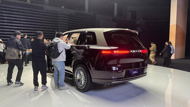 指导售价37.99万元起！岚图泰山正式上市-有驾