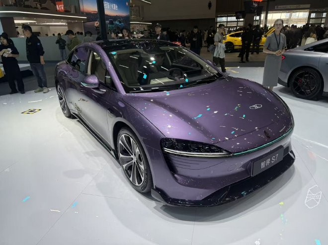 2025广州车展：智界品牌以独立展台亮相