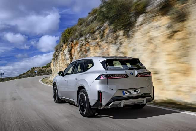 宝马长轴距和标准轴距__宝马长轴运动版