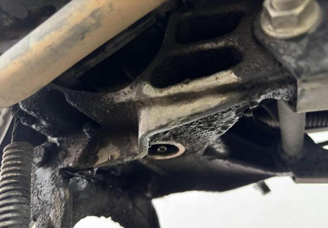 差点“抱缸”！8000公里不换机油，你的UY125正在上演一