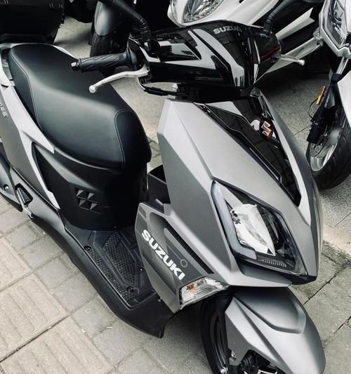 差点“抱缸”！8000公里不换机油，你的UY125正在上演一-有驾