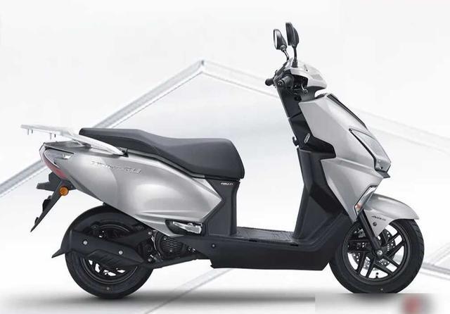 差点“抱缸”！8000公里不换机油，你的UY125正在上演一-有驾