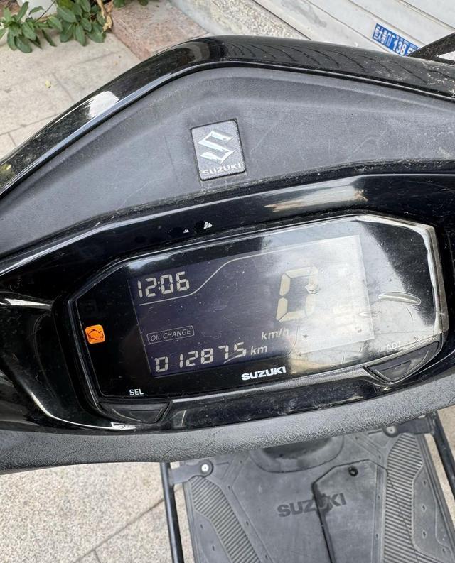 差点“抱缸”！8000公里不换机油，你的UY125正在上演一-有驾