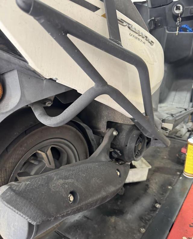 差点“抱缸”！8000公里不换机油，你的UY125正在上演一-有驾