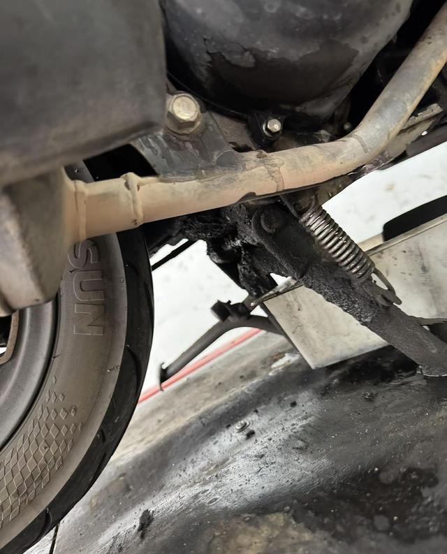 差点“抱缸”！8000公里不换机油，你的UY125正在上演一-有驾