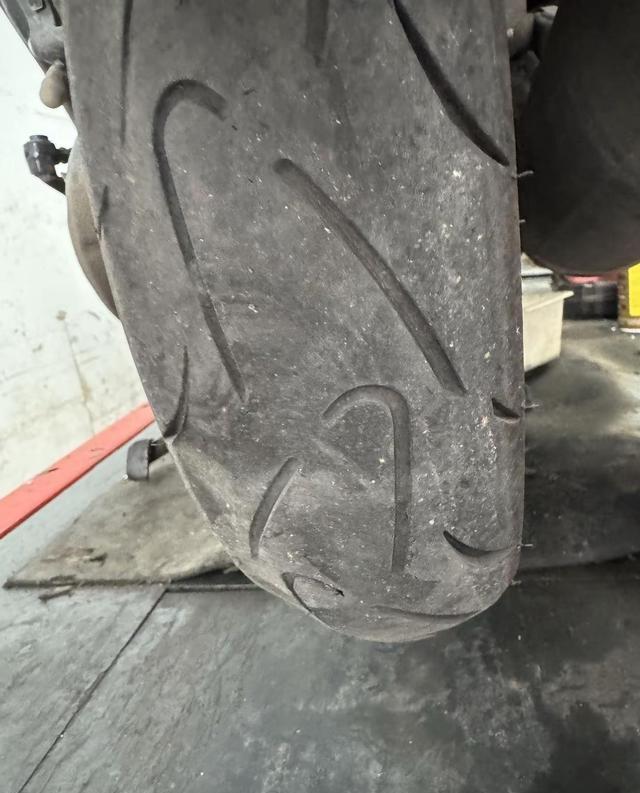 差点“抱缸”！8000公里不换机油，你的UY125正在上演一-有驾