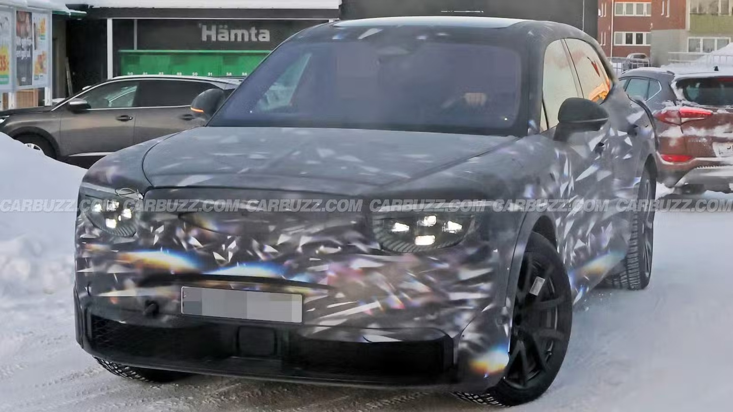 _宾利首款纯电SUV冬测图泄露，内饰首次曝光_宾利首款纯电SUV冬测图泄露，内饰首次曝光