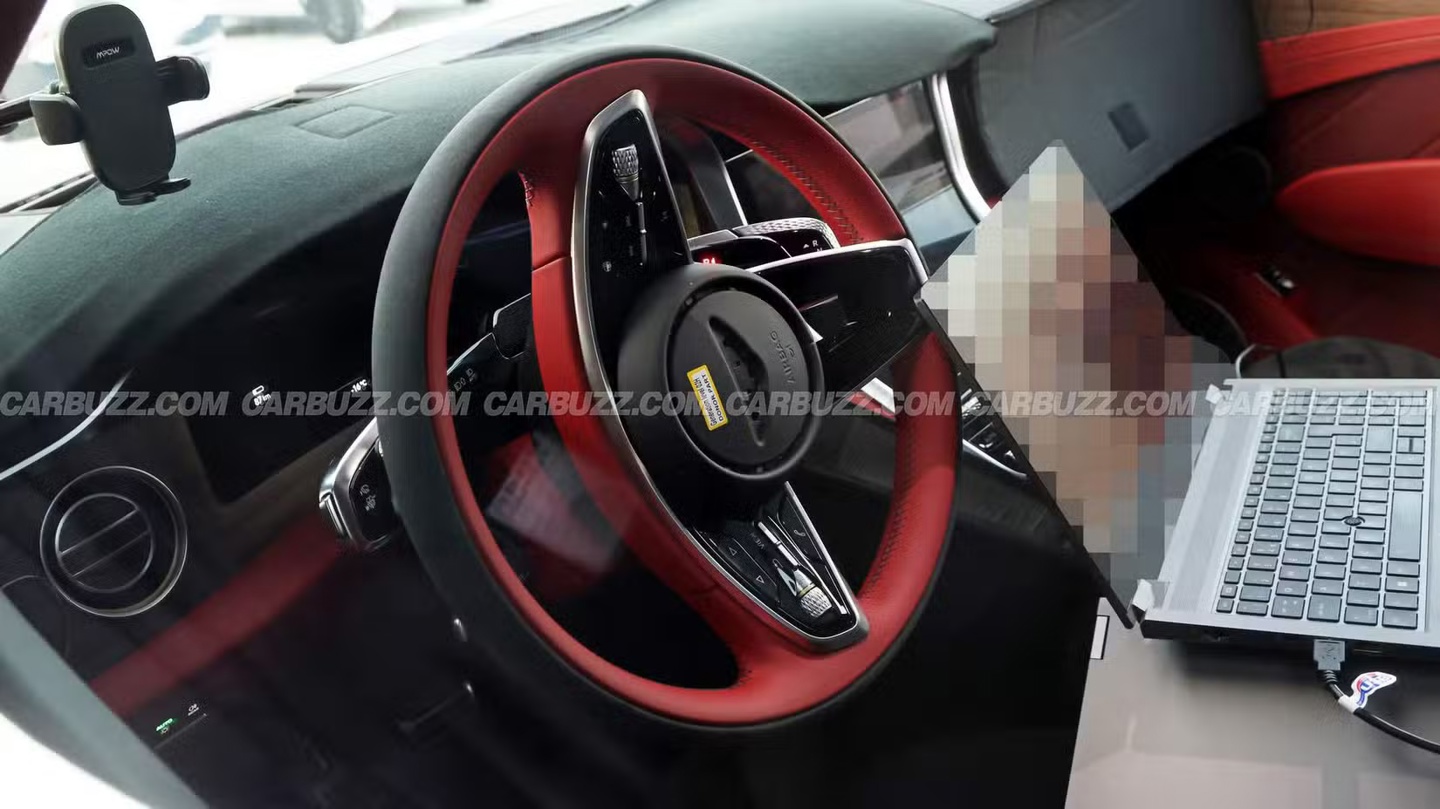 _宾利首款纯电SUV冬测图泄露，内饰首次曝光_宾利首款纯电SUV冬测图泄露，内饰首次曝光