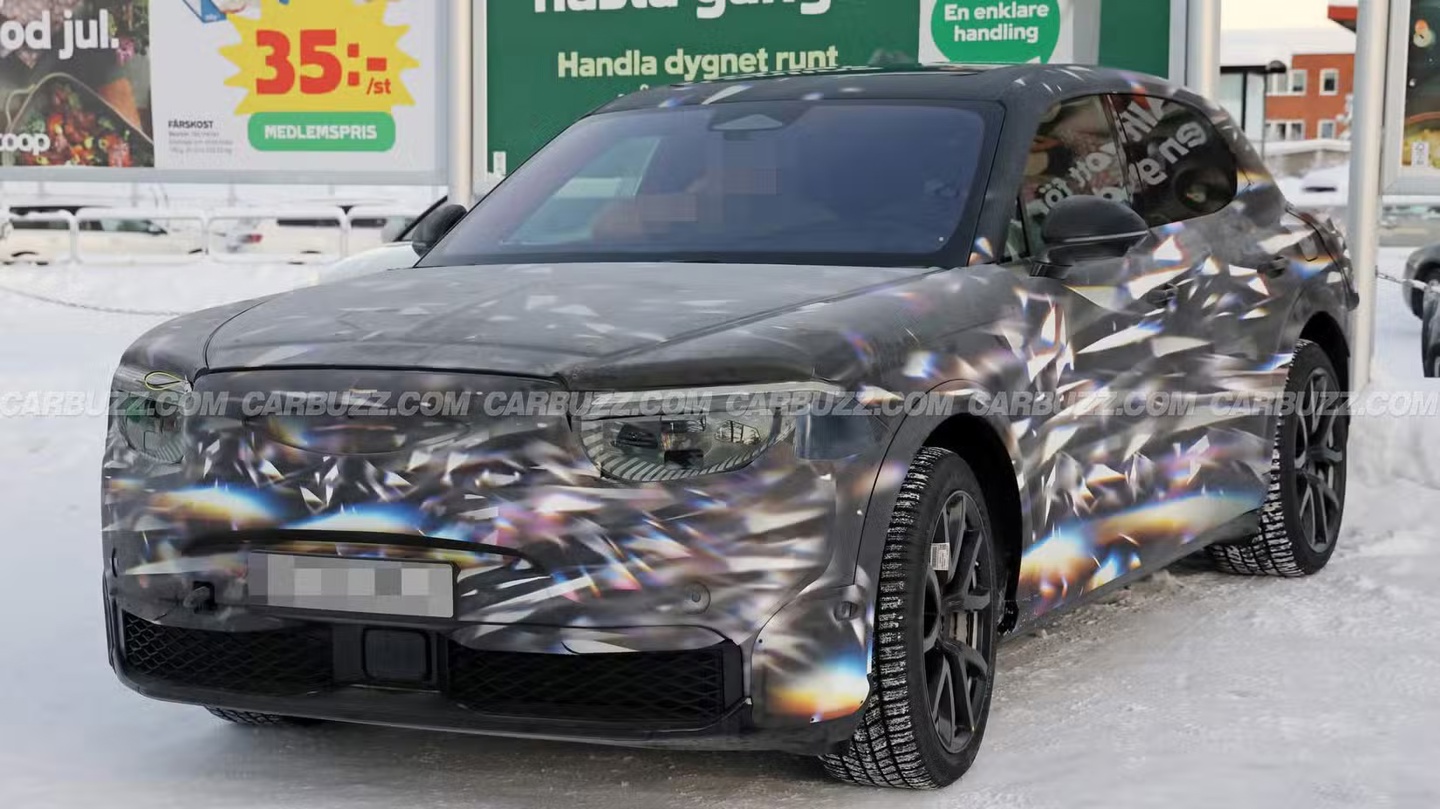 宾利首款纯电SUV冬测图泄露，内饰首次曝光_宾利首款纯电SUV冬测图泄露，内饰首次曝光_