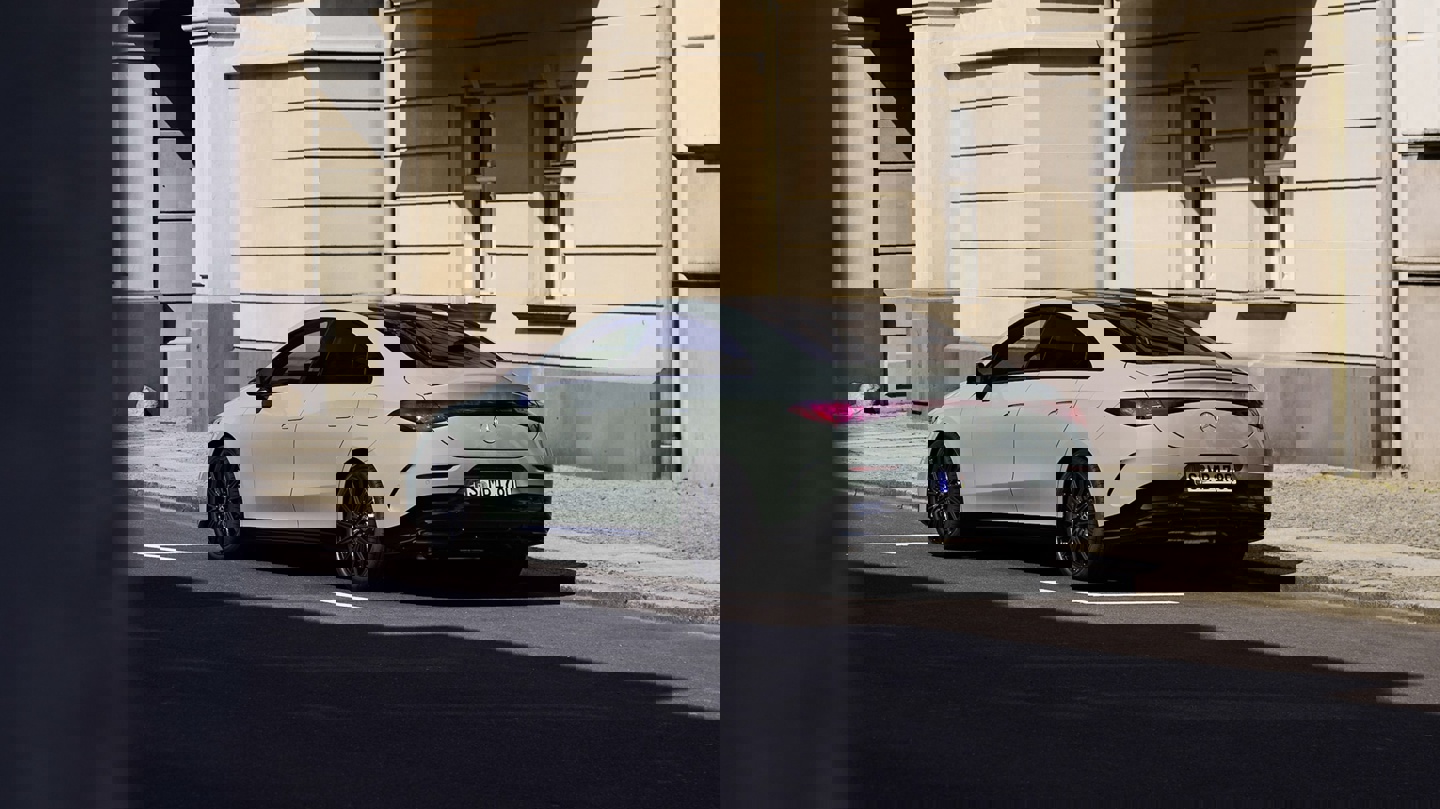 _奔驰混合动力车怎么样_吉利奔驰联合研发发动机