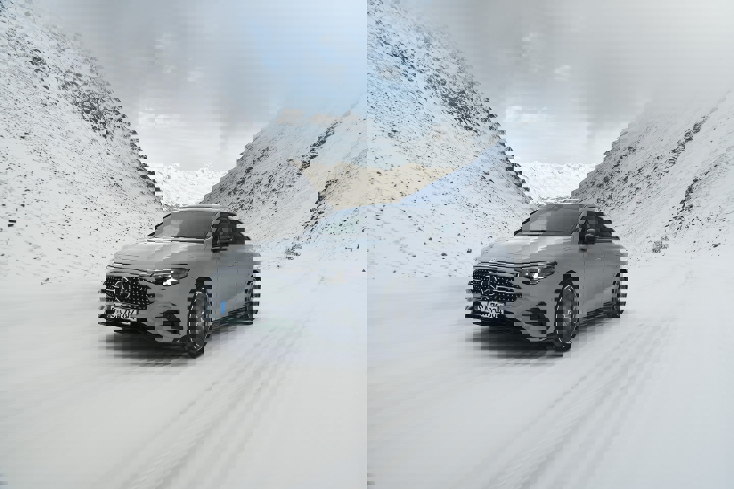 _奔驰混合动力车怎么样_吉利奔驰联合研发发动机