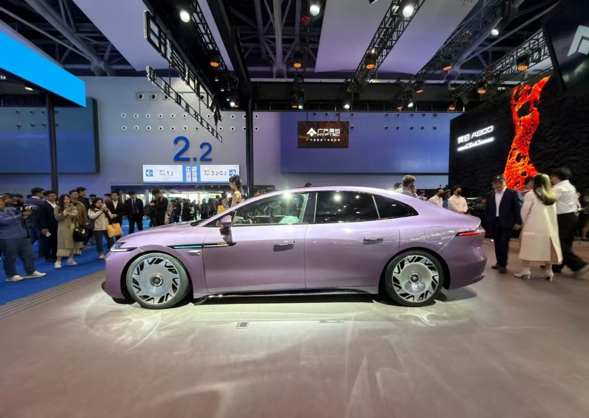 满配鸿蒙座舱+可变形后排，四座一键变五座，昊铂A800内饰发布__满配鸿蒙座舱+可变形后排，四座一键变五座，昊铂A800内饰发布