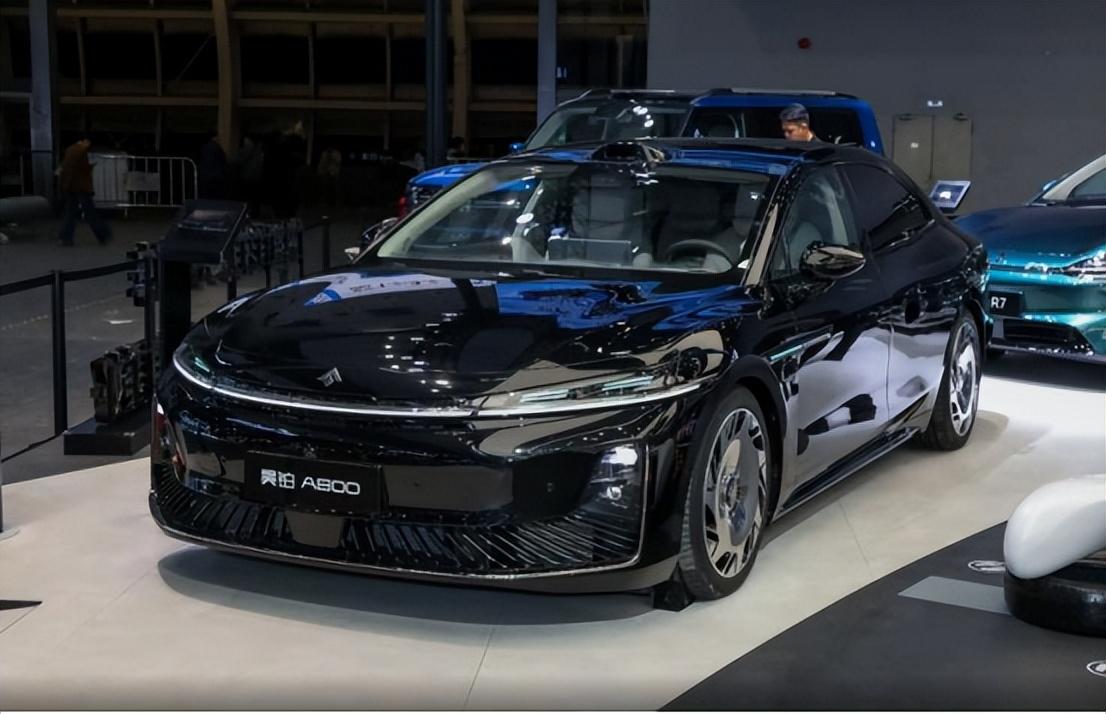 _满配鸿蒙座舱+可变形后排，四座一键变五座，昊铂A800内饰发布_满配鸿蒙座舱+可变形后排，四座一键变五座，昊铂A800内饰发布