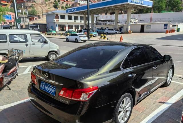 车修好了却卖不掉，问题不在车而在“身份”，南京严查无牌电动车上路即扣，二手市场直接拒收，原车主找不到车牌补不了只能报废-有驾