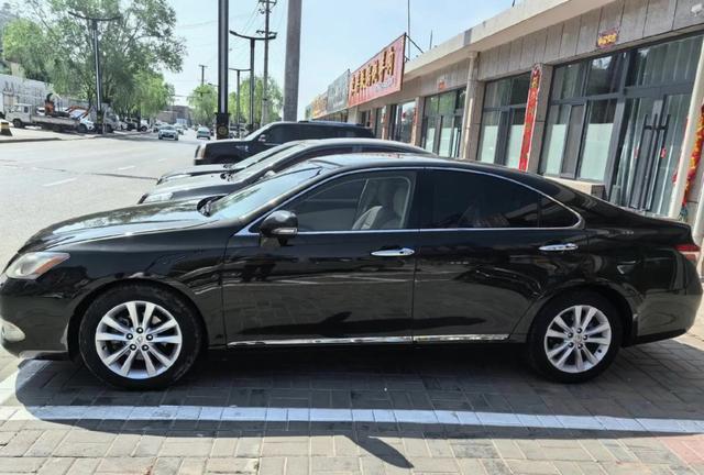 车修好了却卖不掉，问题不在车而在“身份”，南京严查无牌电动车上路即扣，二手市场直接拒收，原车主找不到车牌补不了只能报废-有驾