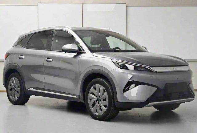 新款比亚迪元PLUS曝光，电池容量飙升，续航提升明显，这三大升级太给力