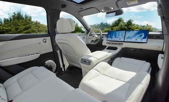 红旗HS6PHEV起价17.88万,五座布局,纯电续航248公里,为何说它更懂家用-有驾