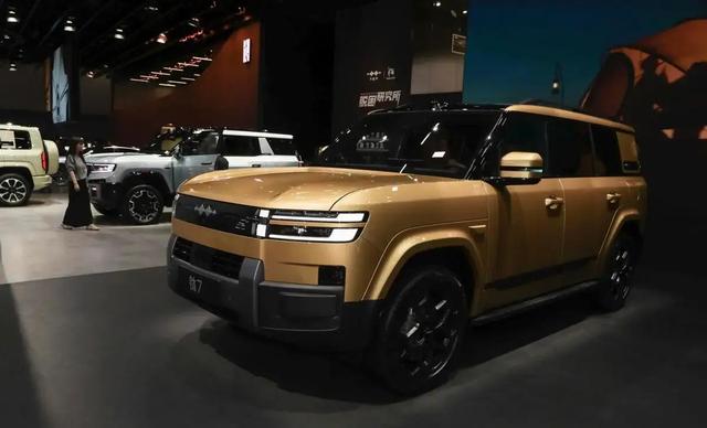 红旗HS6PHEV起价17.88万,五座布局,纯电续航248公里,为何说它更懂家用-有驾