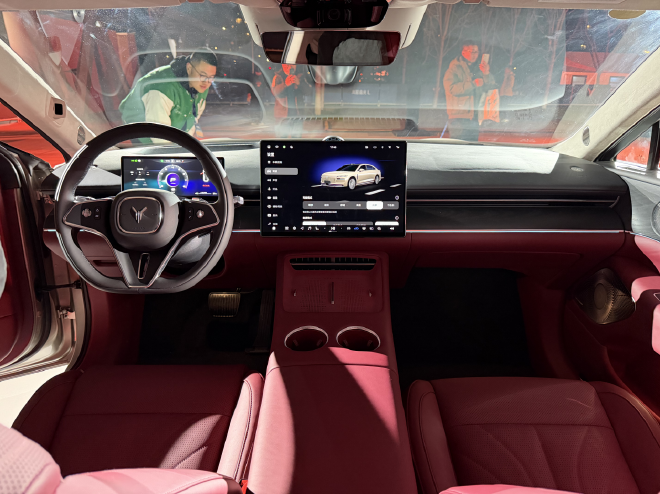 岚图追光L正式上市 售27.99万起