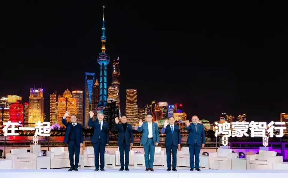 鸿蒙智行2026年新车大剧透：MPV、越野、超豪华，一个都没放过