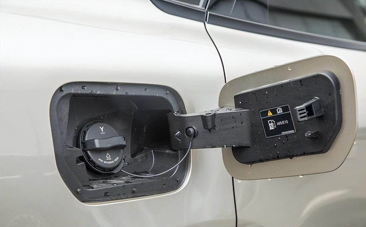 岚图FREE+ 五座大空间 + 235km 纯电续航 华为乾崑ADS 4加持，21.99万起__岚图FREE+ 五座大空间 + 235km 纯电续航 华为乾崑ADS 4加持，21.99万起