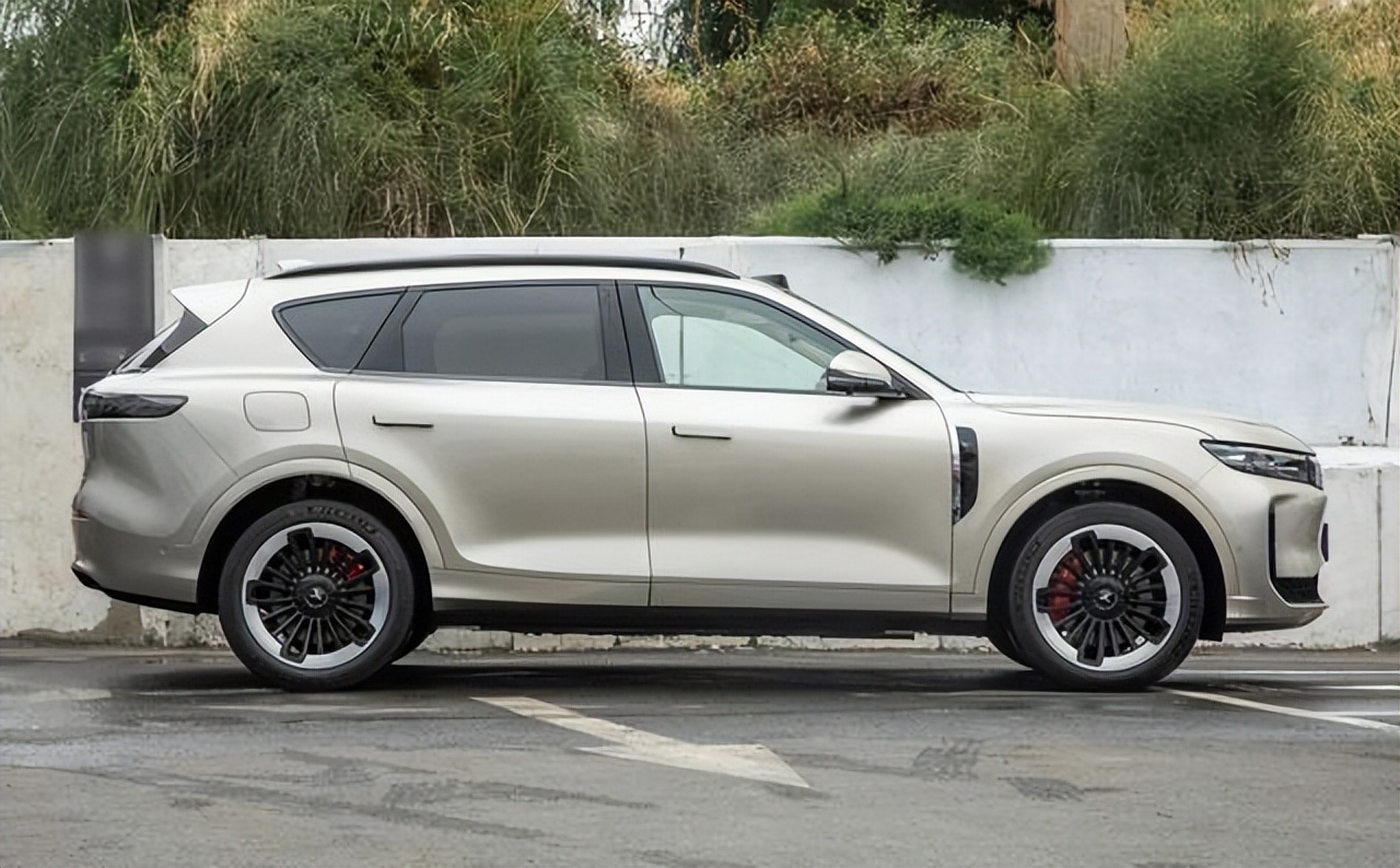 岚图FREE+ 五座大空间 + 235km 纯电续航 华为乾崑ADS 4加持，21.99万起_岚图FREE+ 五座大空间 + 235km 纯电续航 华为乾崑ADS 4加持，21.99万起_