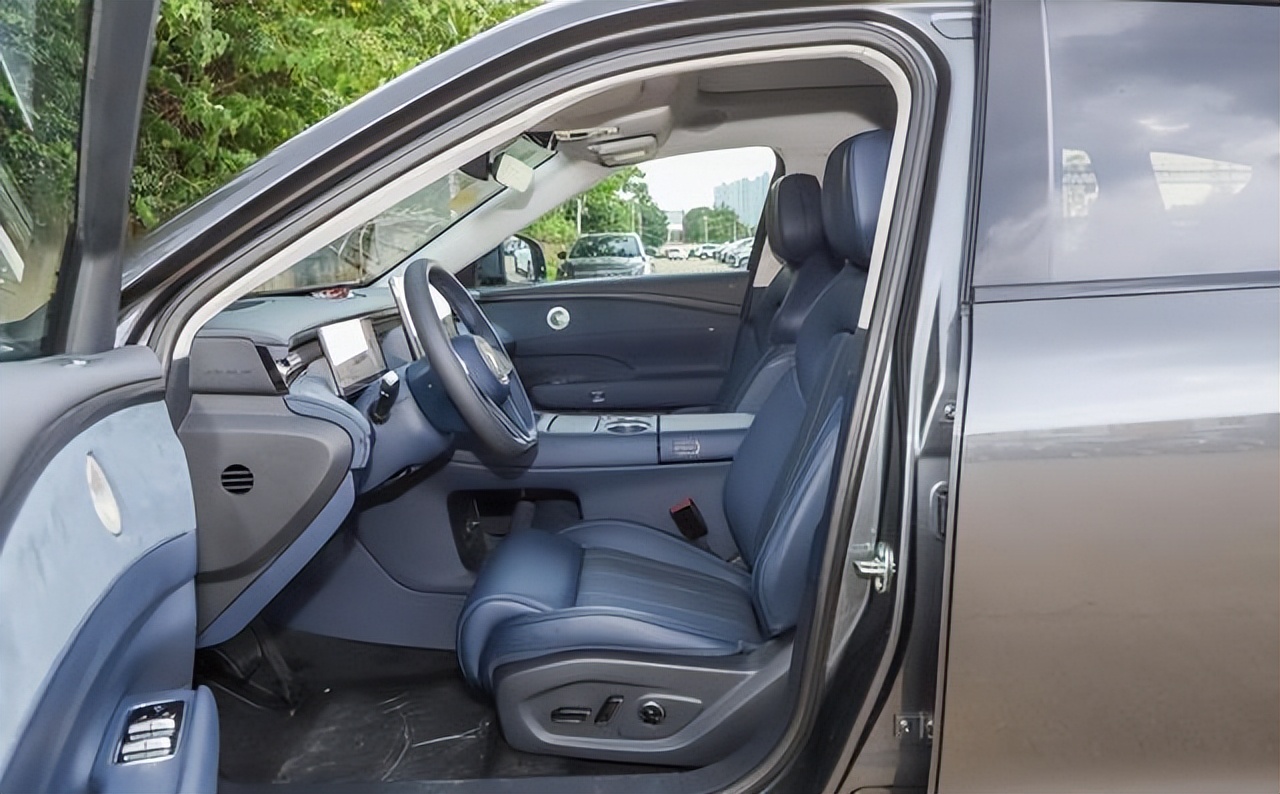 岚图FREE+ 五座大空间 + 235km 纯电续航 华为乾崑ADS 4加持，21.99万起_岚图FREE+ 五座大空间 + 235km 纯电续航 华为乾崑ADS 4加持，21.99万起_