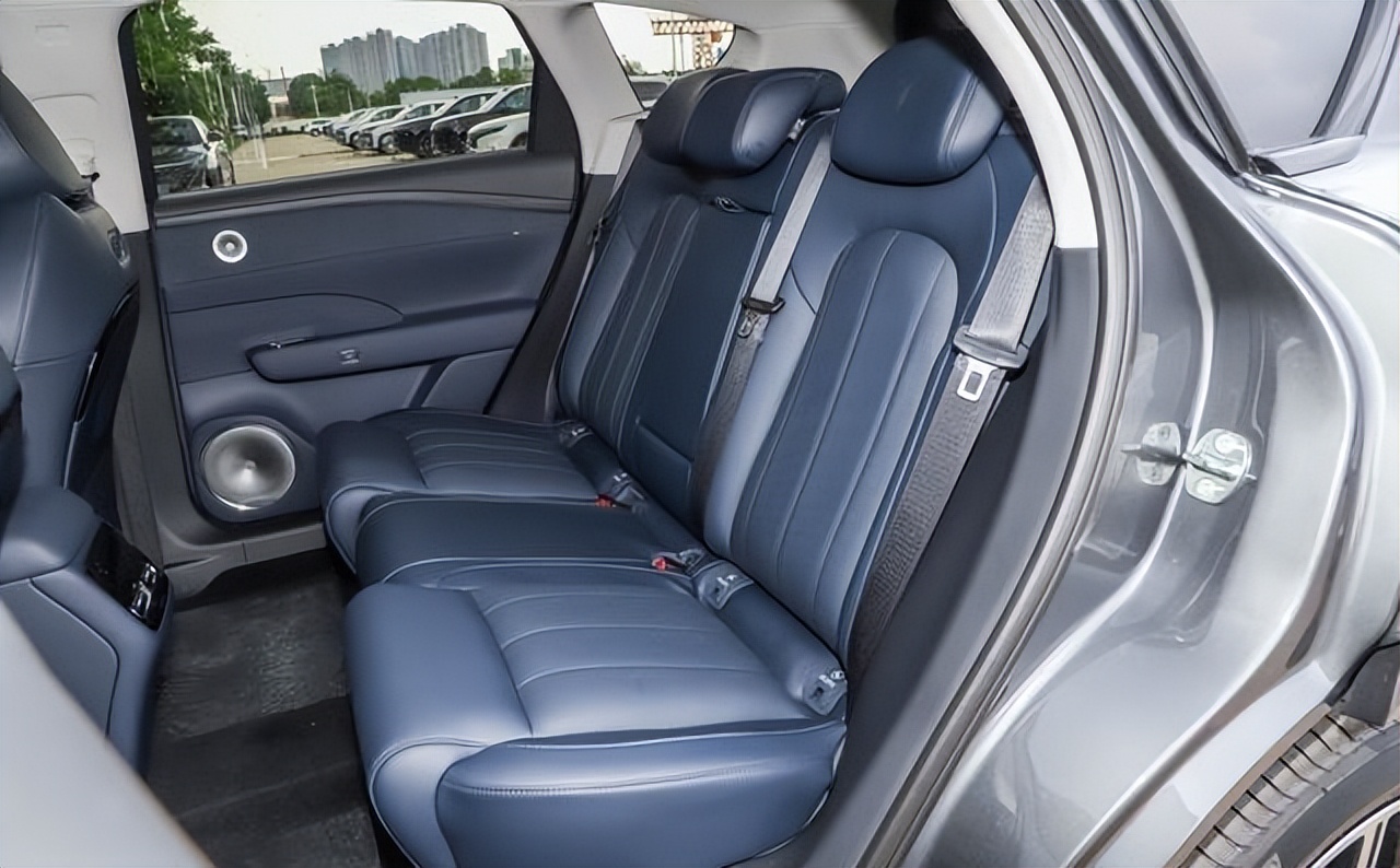 岚图FREE+ 五座大空间 + 235km 纯电续航 华为乾崑ADS 4加持，21.99万起_岚图FREE+ 五座大空间 + 235km 纯电续航 华为乾崑ADS 4加持，21.99万起_