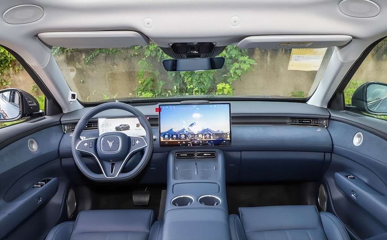 _岚图FREE+ 五座大空间 + 235km 纯电续航 华为乾崑ADS 4加持，21.99万起_岚图FREE+ 五座大空间 + 235km 纯电续航 华为乾崑ADS 4加持，21.99万起