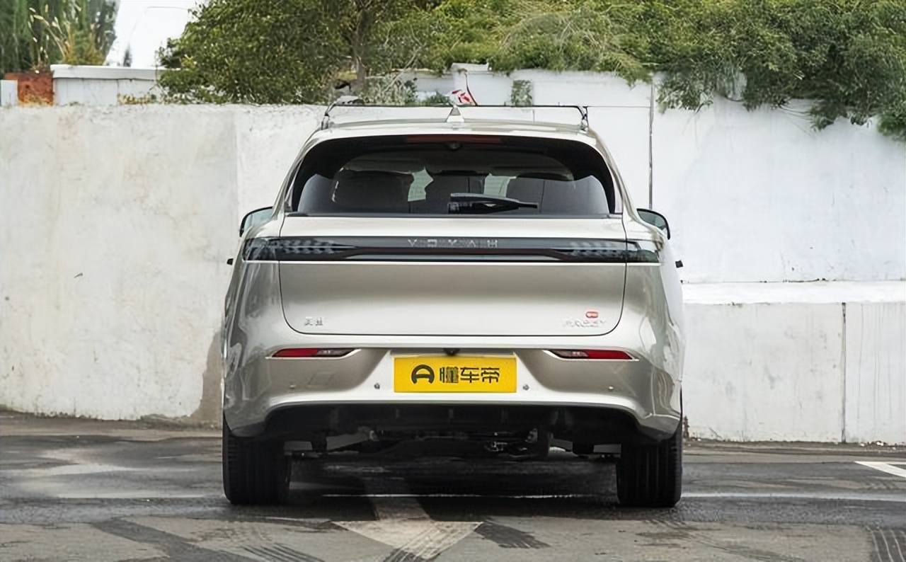 _岚图FREE+ 五座大空间 + 235km 纯电续航 华为乾崑ADS 4加持，21.99万起_岚图FREE+ 五座大空间 + 235km 纯电续航 华为乾崑ADS 4加持，21.99万起