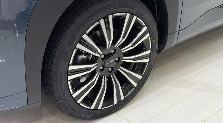 国民增程大五座SUV 埃安i60于广州白云万达璀璨亮相_国民增程大五座SUV 埃安i60于广州白云万达璀璨亮相_