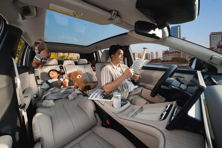 国民增程大五座SUV 埃安i60于广州白云万达璀璨亮相__国民增程大五座SUV 埃安i60于广州白云万达璀璨亮相