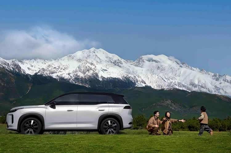 国民增程大五座SUV 埃安i60于广州白云万达璀璨亮相__国民增程大五座SUV 埃安i60于广州白云万达璀璨亮相