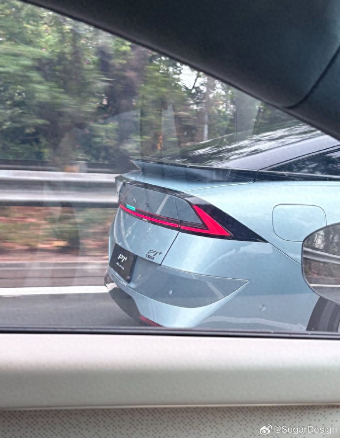 小鹏P7 +增程版实车曝光：全新外观，纯电续航325km