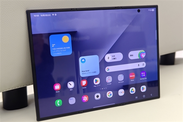 安卓首款三折叠屏销量不到5万台!三星不想多卖