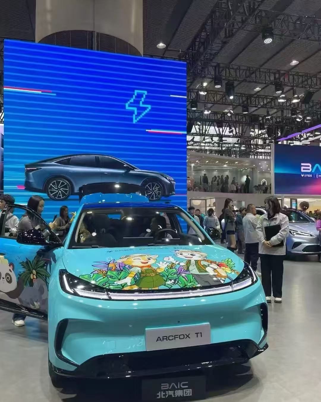 万就能买 B 级空间?极狐 T1 给吉利星愿上了一课!_万就能买 B 级空间?极狐 T1 给吉利星愿上了一课!_