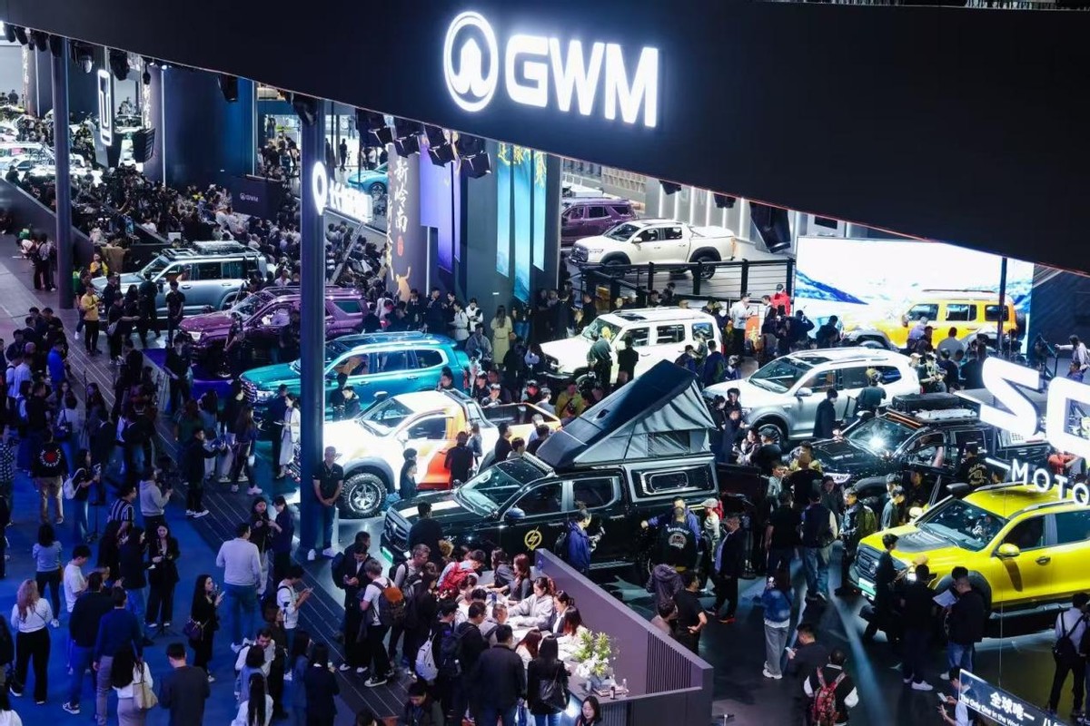 车展豪车视频_豪华车车展_