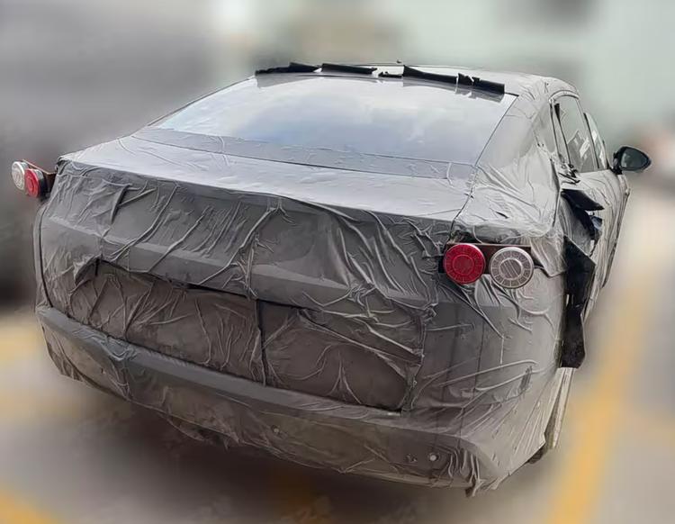 大飙车评比亚迪汉__比亚迪大汉汽车