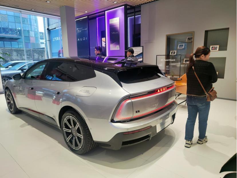 _奥迪特斯拉哪个品牌好_奥迪特斯拉时代选择后没反应