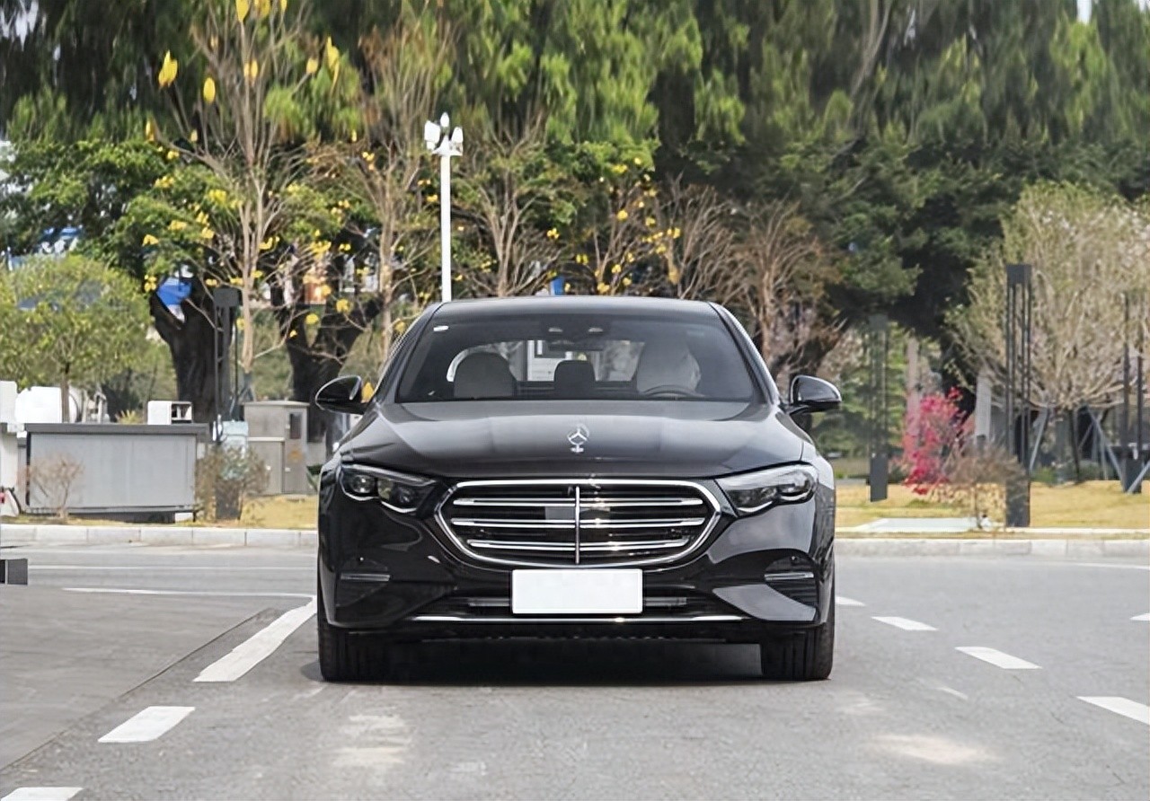 奔驰也让步了，E级直降11万，车长5092mm，搭2.0T+9AT，油耗6.15L