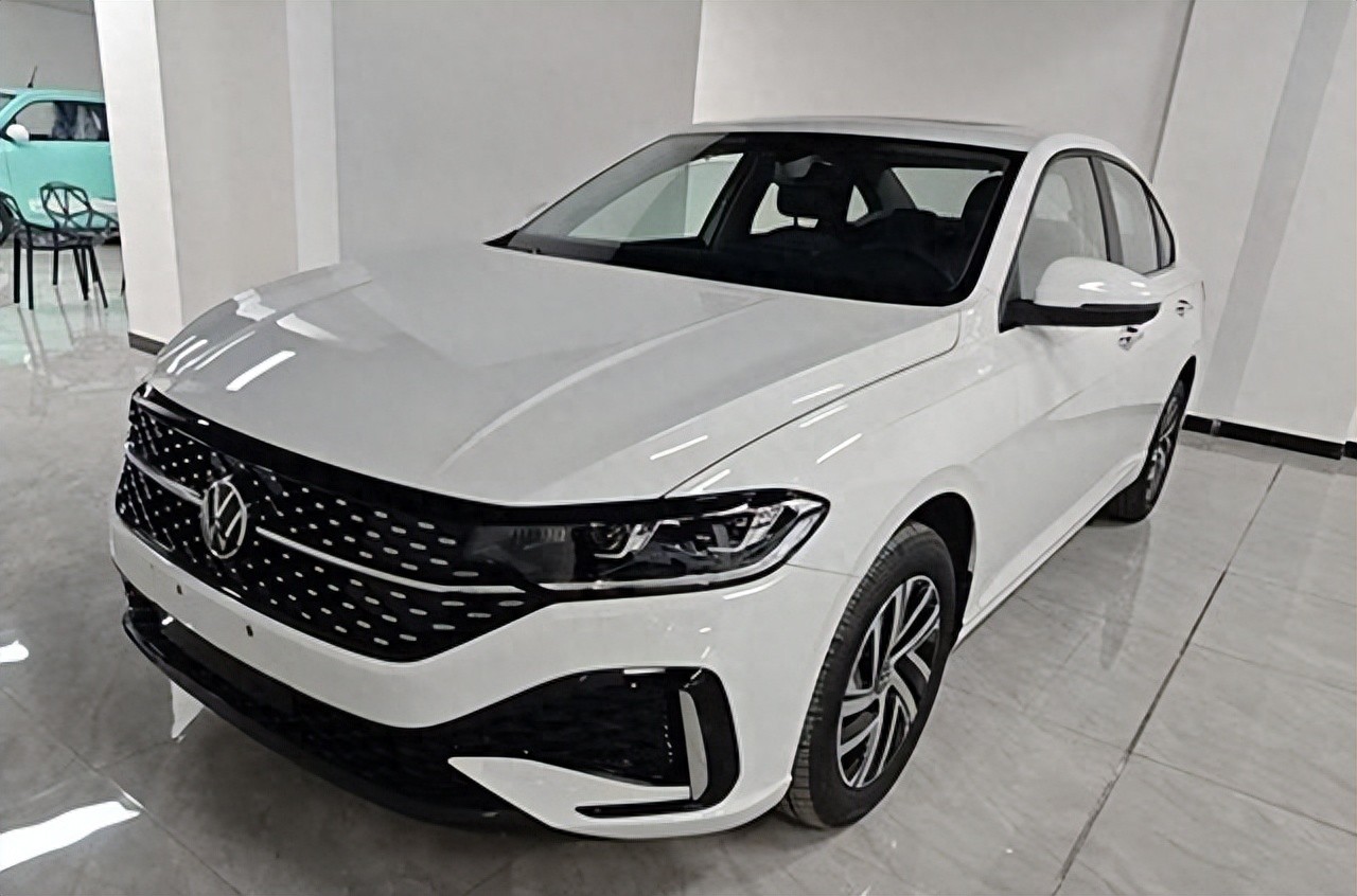 大众终于放下身段！朗逸降至6.29万起，单月狂销24042辆