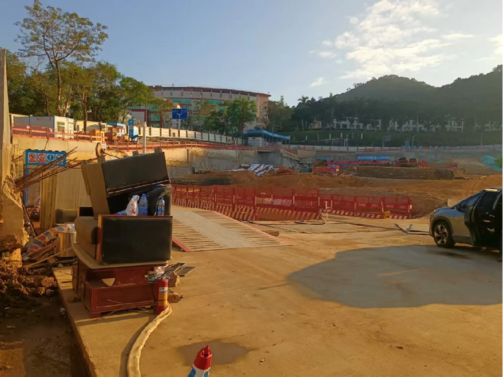 “黄金理财”神话破灭 金雅福人去楼空、工程停滞_“黄金理财”神话破灭 金雅福人去楼空、工程停滞_