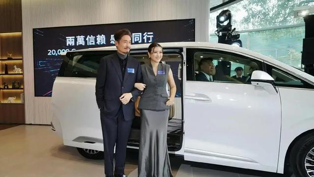 陈豪夫妇复购腾势D9,这款车为何受高端家庭青睐-有驾