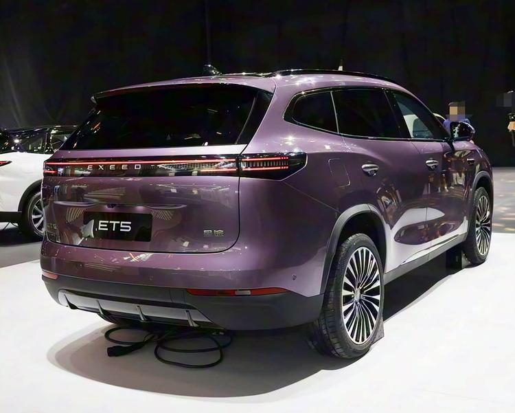 _奇瑞买菜车什么价_奇瑞新款车2021款车型轿车