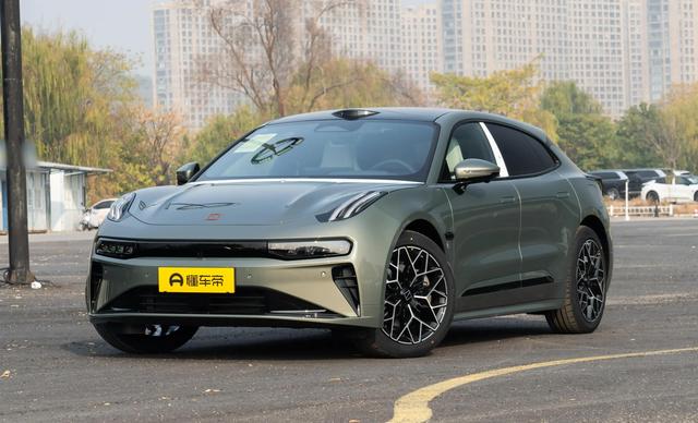 极氪001不拼座舱科技，只为驾驶乐趣，你选对版本了吗