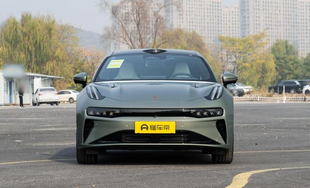 极氪001不拼座舱科技，只为驾驶乐趣，你选对版本了吗-有驾