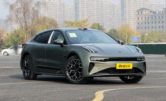 极氪001不拼座舱科技，只为驾驶乐趣，你选对版本了吗-有驾