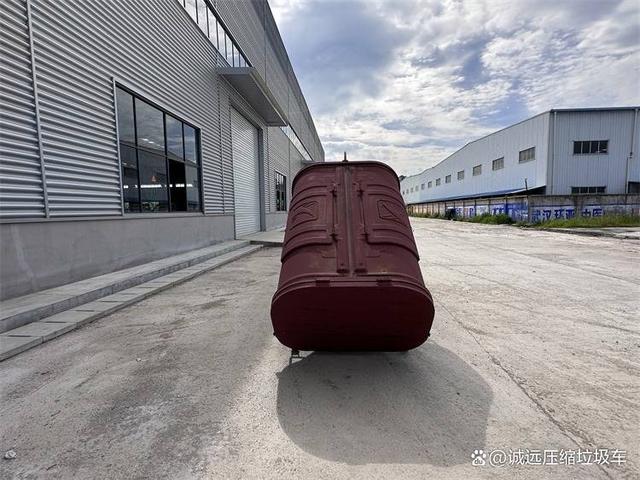 东风途逸钩臂垃圾车