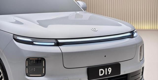 十年磨一剑,零跑D19以全域自研技术交出旗舰答卷,突破行业技术壁垒,回应市场质疑,彰显自主品牌实力-有驾